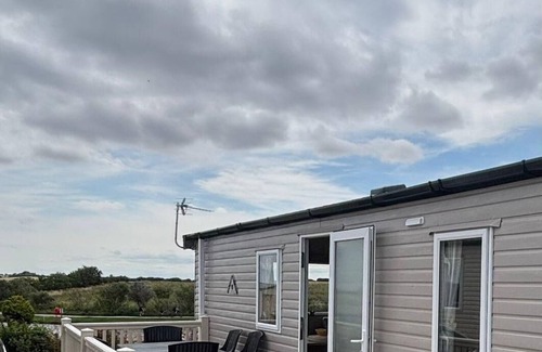 Winestead House | Lovely caravan with full lake views and decking in Yorkshire, ref 71010Q