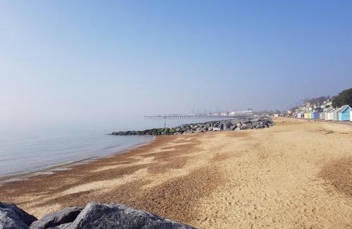 Felixstowe Other | Lovely Caravan With Wifi & Decking At Felixstowe Beach Holiday Park Ref 55005Sw