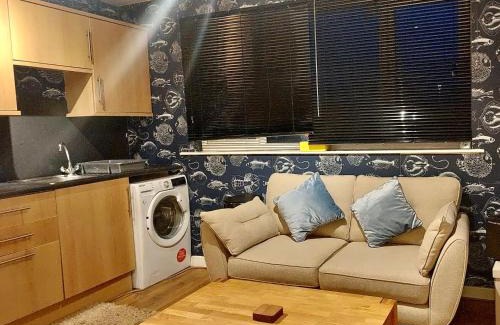 Fleetwood Apartment | Lovely Centralised 1Bed Apt Near Town Centre & Beach - Free Wi-Fi & Parking