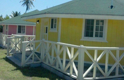 Congo Town Cottage | Lovely cottage on the Bahamas beach