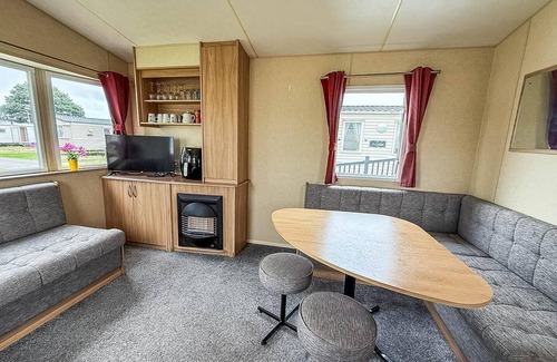 Louth House | Lovely dog friendly 8 berth caravan at Sunnydale, Lincolnshire ref 35197S