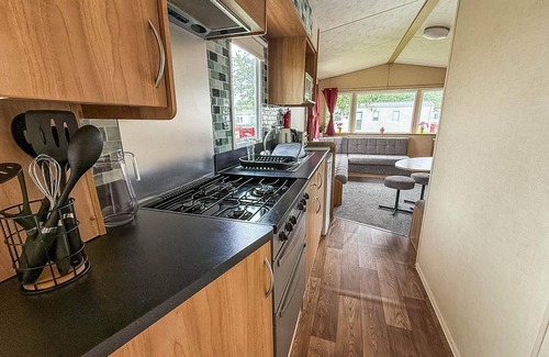 Louth House | Lovely dog friendly 8 berth caravan at Sunnydale, Lincolnshire ref 35197S