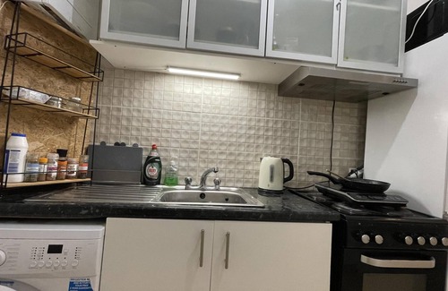 Dudden Hill Apartment | Lovely flat near train station and central london