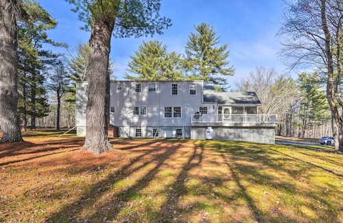 Freehold House | Lovely Freehold Home w/Deck, 16 Mi to Slopes