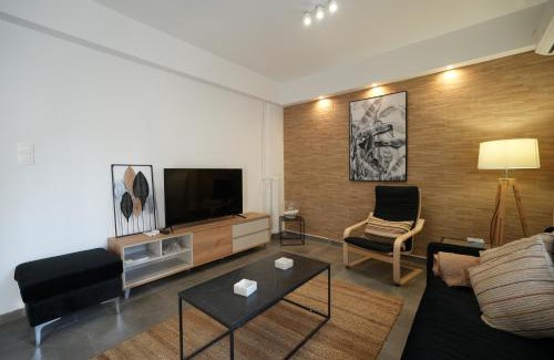 Nea Smirni Apartment | Lovely Front Garden 2 BDRM Nea Smyrni