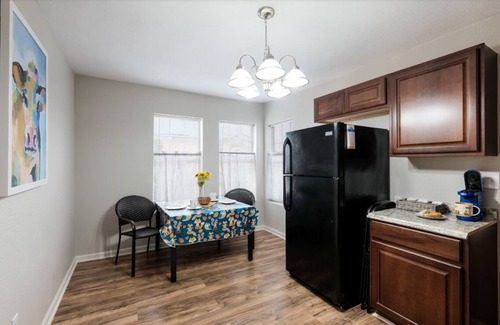 Beacon Hill Condo | Lovely Furnished 2BR & 1BA Apt-Minutes to Downtown-30% OFF- Monthly Rental