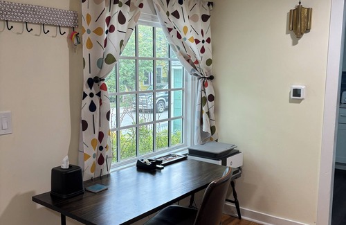 Lambertville House | Lovely garden cottage, short walk to town and steps to canal path.