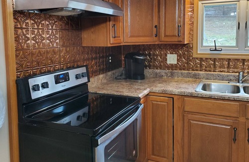 Wellston Cabin | Lovely get away cabin. Prefect for a romantic weekend!