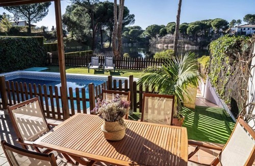 Las Jaras House | Lovely holiday home in Cordoba with terrace