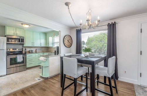 Puyallup House | Lovely home close to all downtown amenities!