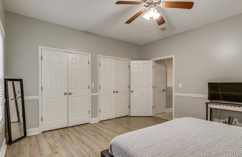 Johnson City House | Lovely home / Great Location - 2 bd, 2 bath, 1 car garage. No smoking. No pets.