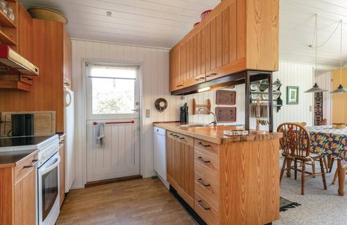 Oster Somarken House | Lovely home in Aakirkeby with kitchen