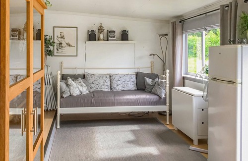 Bettna House | Lovely home in Bettna with kitchen