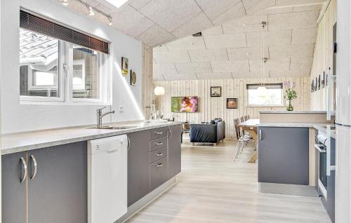 Bogense House | Lovely Home In Bogense With Kitchen