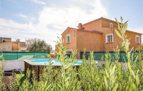 Cruzy House | Lovely Home In Cruzy With Kitchen