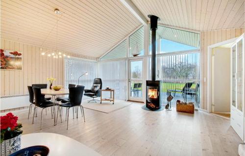 Grenaa House | Lovely Home In Grenaa With Kitchen
