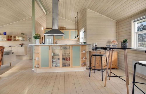 Hou House | Lovely home in Hals with kitchen
