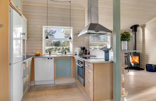 Hou House | Lovely home in Hals with kitchen