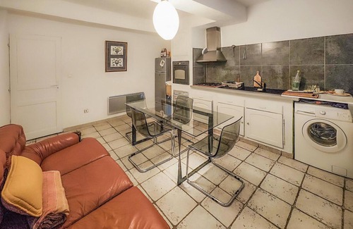 Pezenas House | Lovely home in Pézenas with WiFi