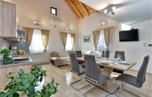 Donji Martijanec House | Lovely Home In Rivalno With Sauna