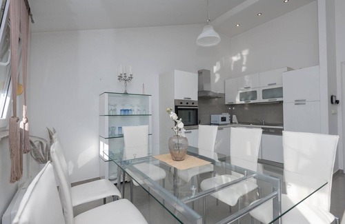 Imotski House | Lovely home in Vinjani Gornji with WiFi