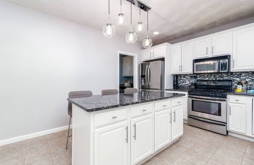 Narragansett House | Lovely home w/in ground-pool, central air, private yard & more!