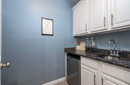Narragansett House | Lovely home w/in ground-pool, central air, private yard & more!