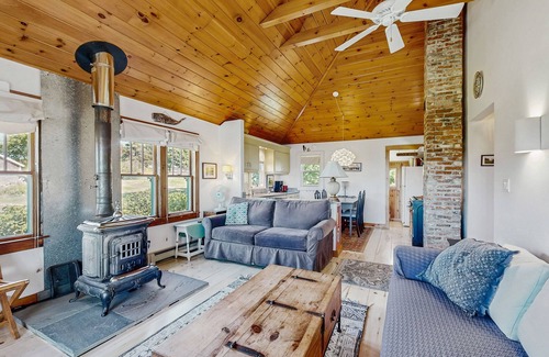 Spruce Head Cottage | Lovely home with harbor views, gas grill, streaming, W/D, & gourmet range