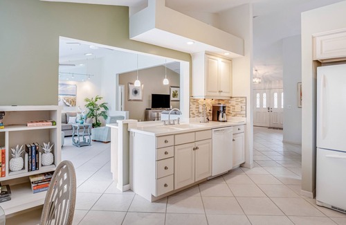 Lely Golf Estates House | Lovely home with pool, golf nearby, lanai, central AC, & washer/dryer