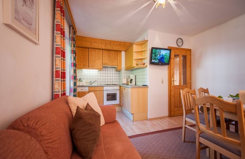 Forstau Apartment | Lovely home with views of the ski slope
