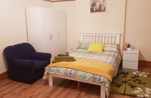 West Thornton House | Lovely house easy to travel to center London with big car park