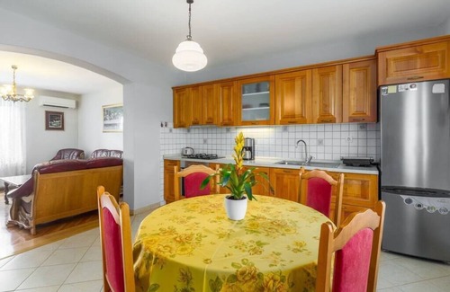 Vrvari Apartment | Lovely House LINDI in Poreč- Two-bedroom apartment
