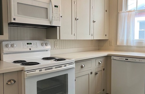 Lakeside House | Lovely Lakeside Cottage! Sleep 11, easy parking, linens included!