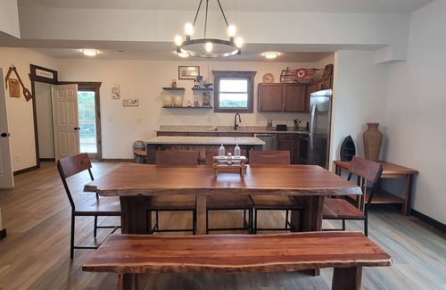 Sevierville Cabin | Lovely Lakehouse with water view, shared pool, billards, arcade game