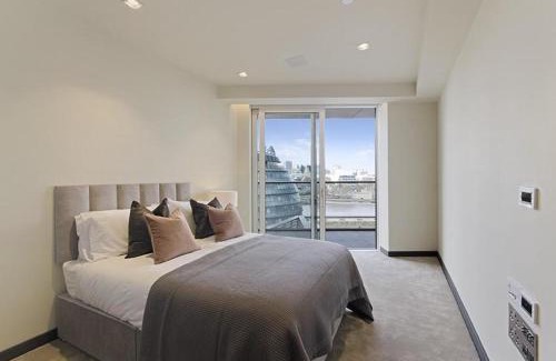 Riverside Apartment | Lovely Luxury Penthouse with Views Sleeps 8