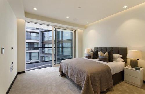Riverside Apartment | Lovely Luxury Penthouse with Views Sleeps 8