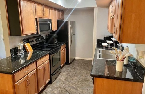 Alhambra Apartment | Lovely Melrose Condo near GCU&DT