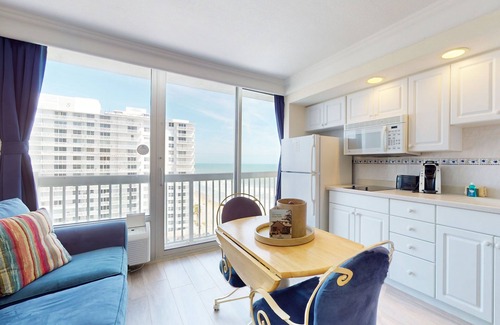 Ortona Park Hotel | Lovely ocean-view suite with gym & high-speed WiFi