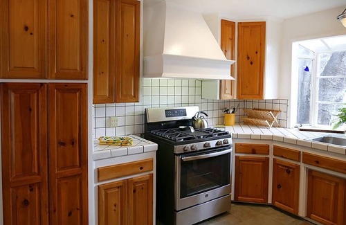 Mira Monte House | Lovely Ojai Valley Cottage Simple and Rustic