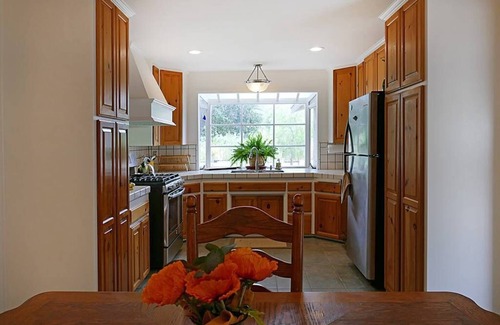 Mira Monte House | Lovely Ojai Valley Cottage Simple and Rustic