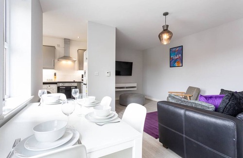 Eccles Apartment | Lovely One-bedroom Serviced Apartment in Eccles