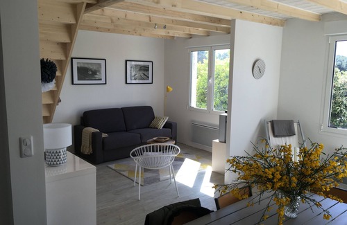 Carcans Plage House | Lovely renovated house on enclosed land, close to amenities and ocean.