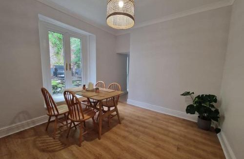 Mumbles Apartment | Lovely Seafront Apartment with Garden