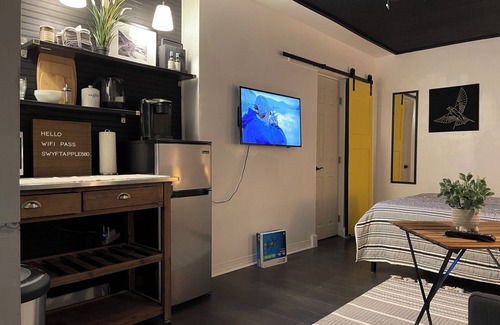 Colonialtown North Cottage | Lovely Spacious Guesthouse in Mills 50 District, Orlando