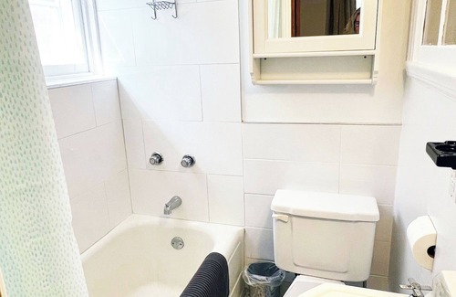 Plateau Mont Royal Apartment | Lovely sunny vintage studio in the heart of Montreal's Plateau-Mont-Royal district
