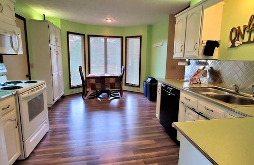 Eureka Springs House | Lovely two bedroom, two bath home on the 18 hole golf course