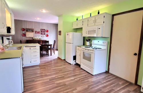 Eureka Springs House | Lovely two bedroom, two bath home on the 18 hole golf course