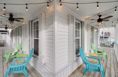 Tybee Island Cottage | Lovely Tybee Island Home w/Deck < 1 Mi to Beach!