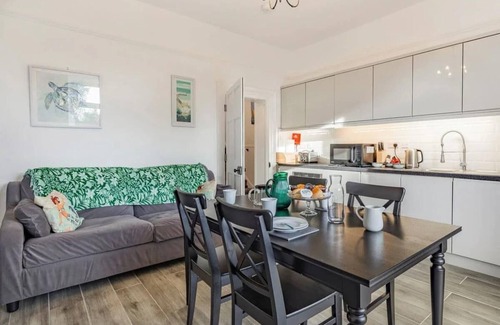 Torquay Villa | lovely Villa 1 king 1 double 4 single 1bunk bed