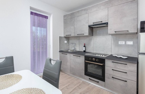 Radini Villa | Lovely Villa Buroli with swimming pool, jacuzzi and sauna